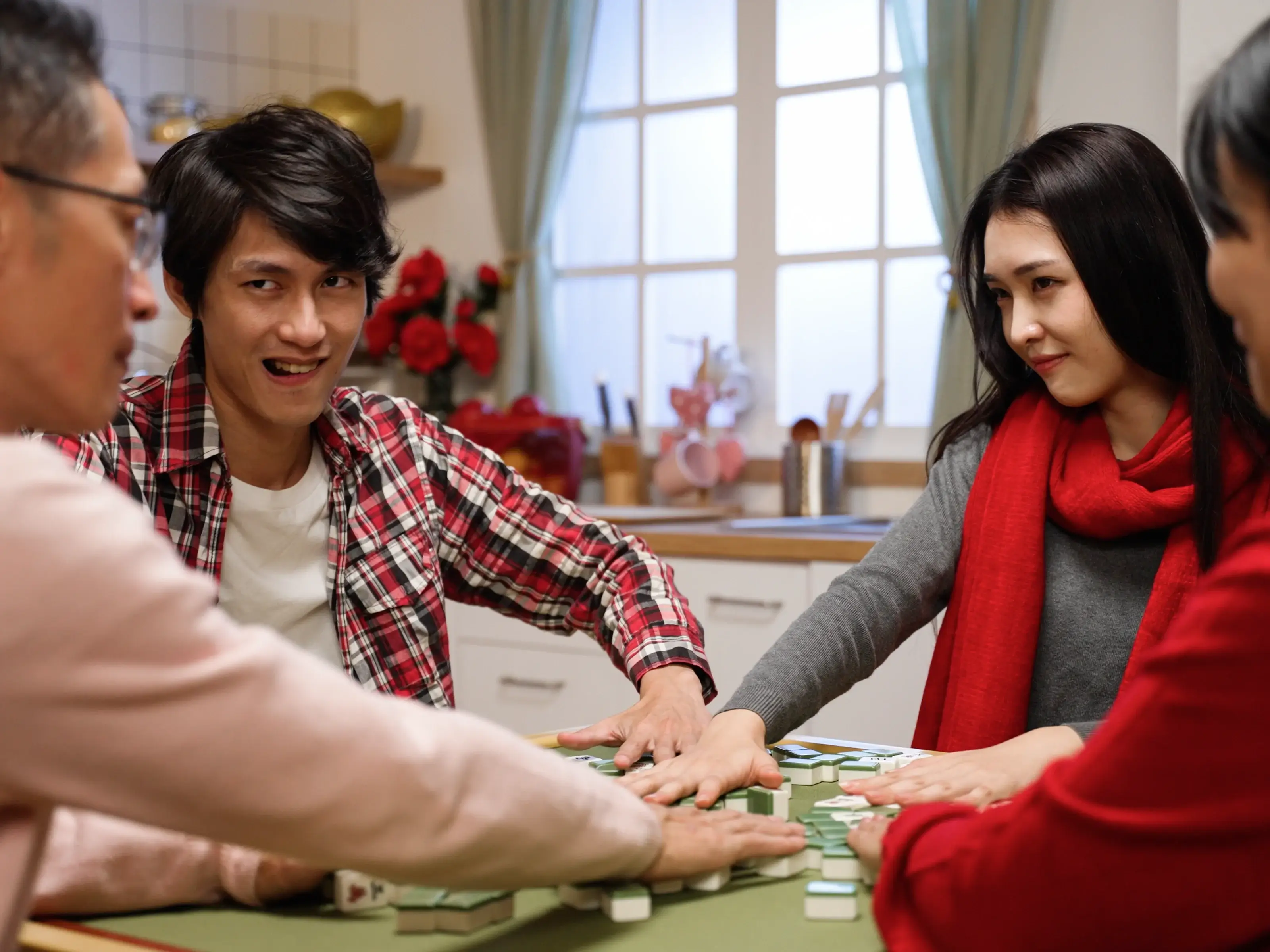 Risk Management in Mahjong: When to Push or Fold